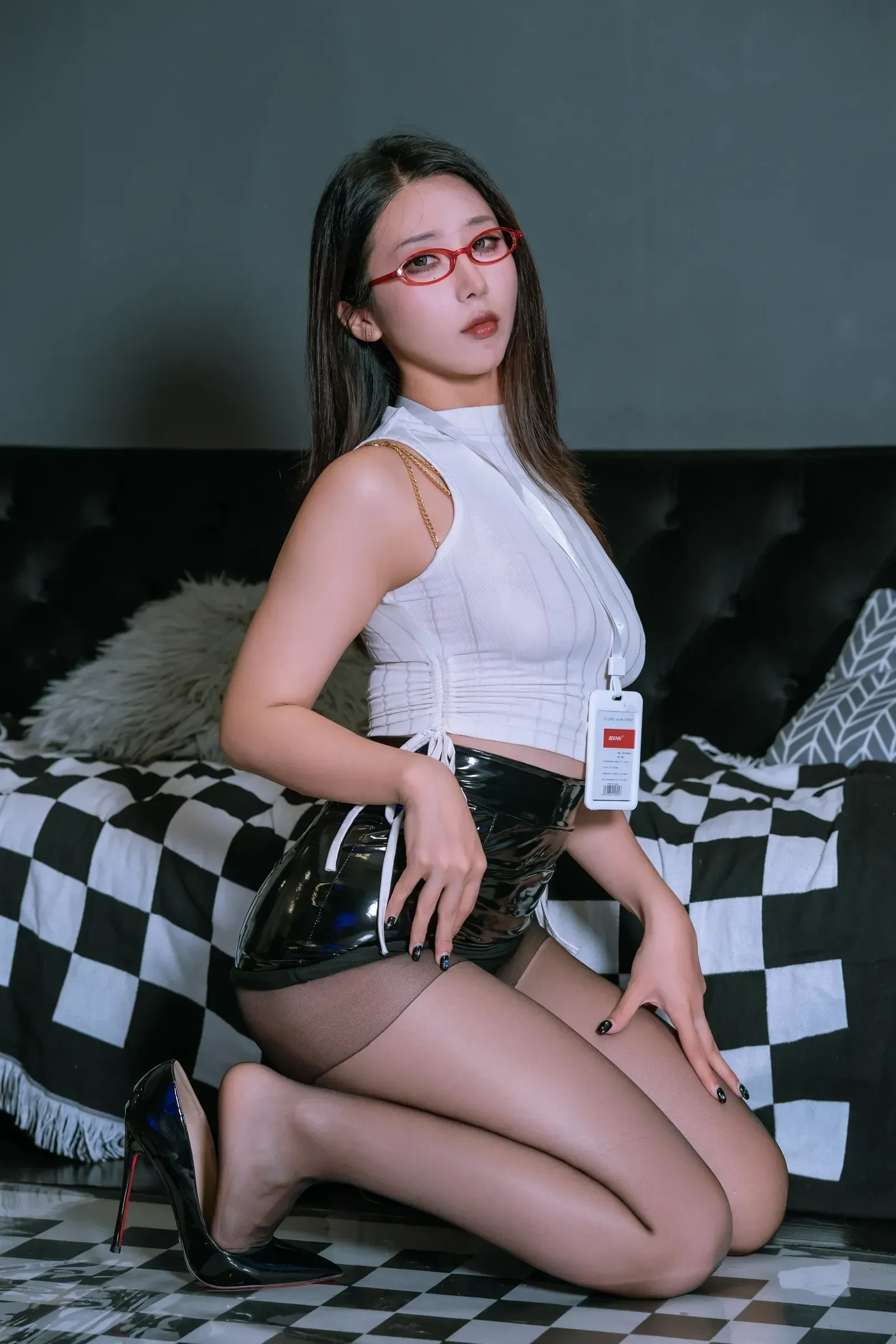 云溪溪 – 奶桃麻辣OL [120张]-渣男图社