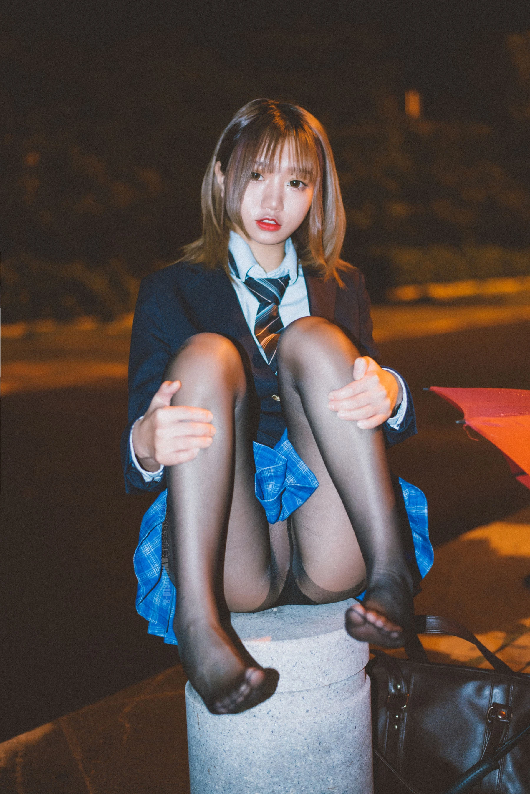 动漫博主柒柒要乖哦 – 深夜公园JK [36张]-渣男图社