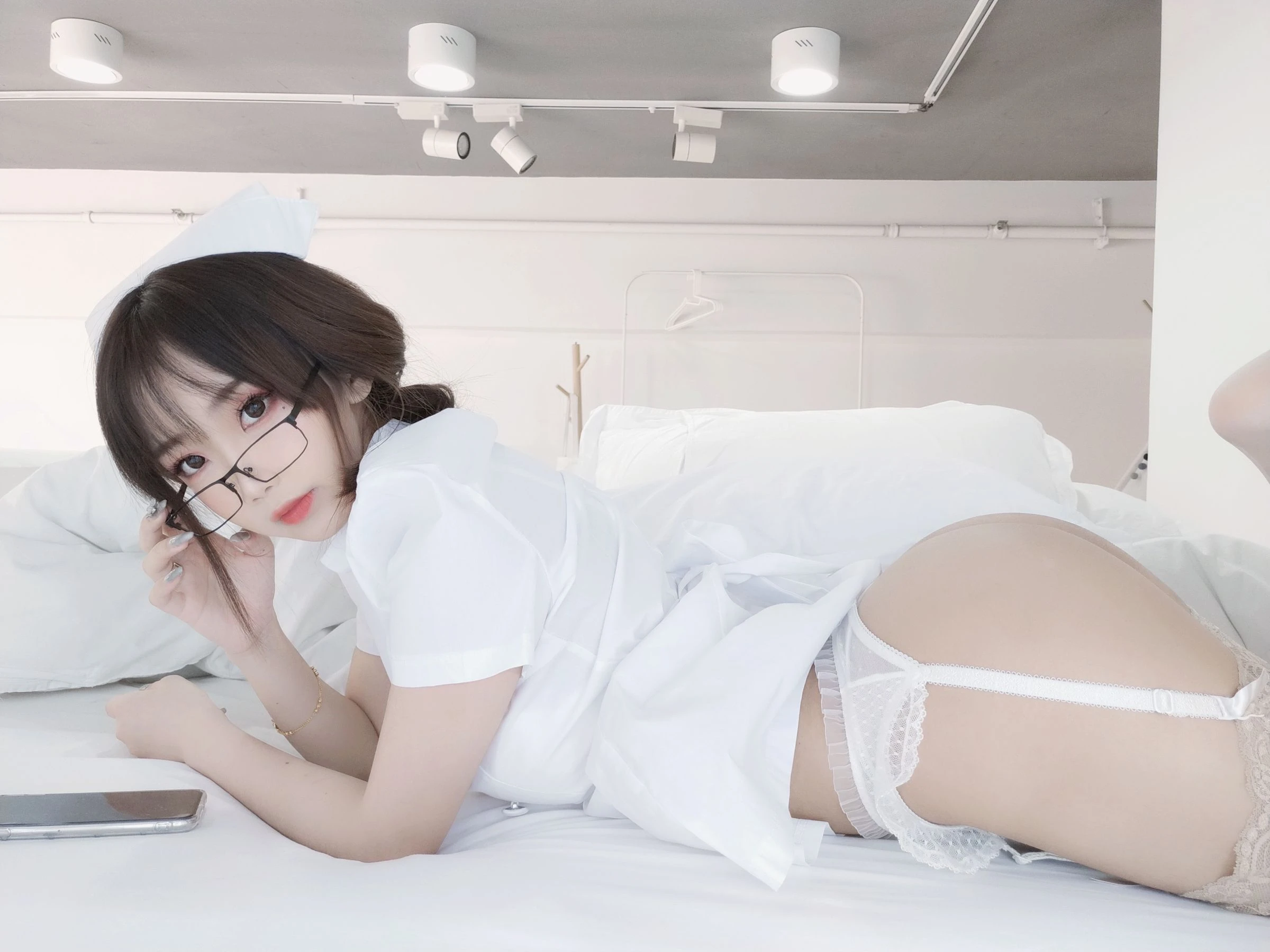 白嫩美少女鬼畜瑶 – 笨蛋护士-渣男图社