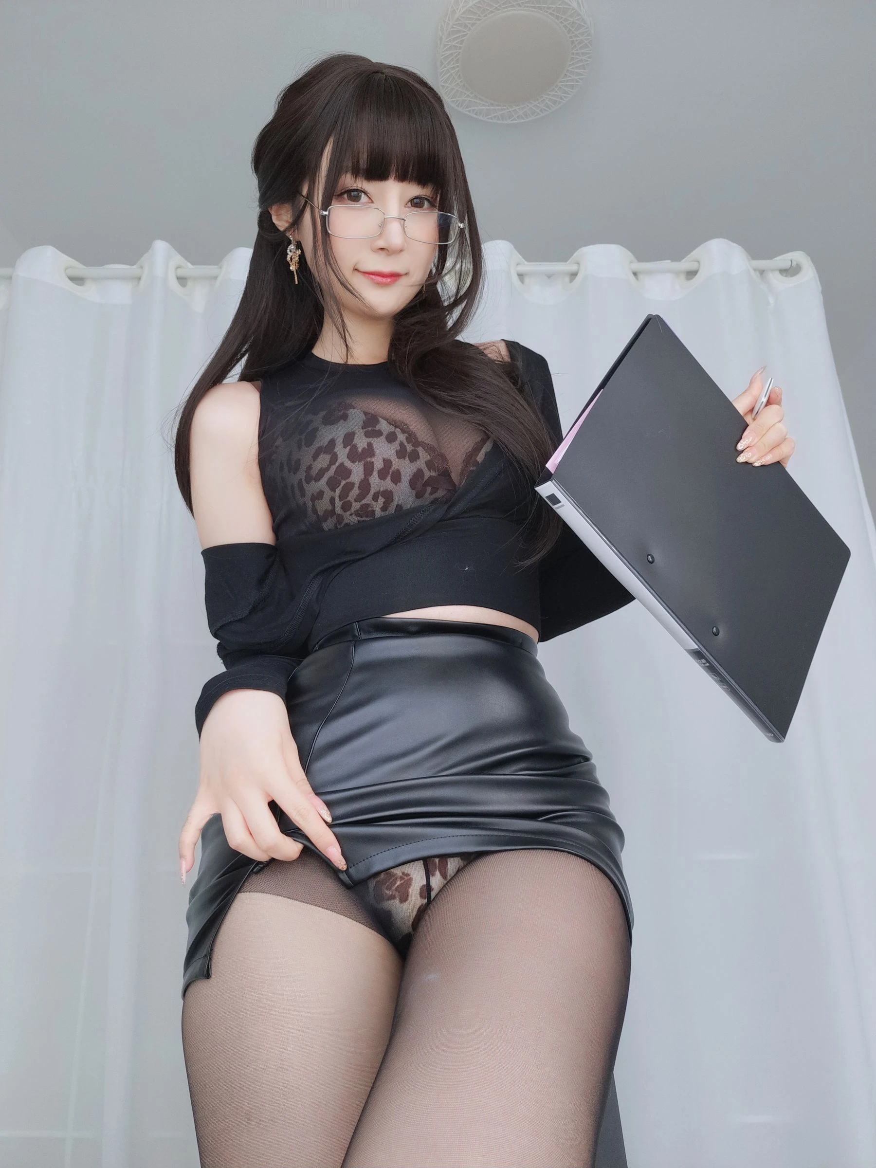 Coser小姐姐白银 – 黒糸女上司の秘密-渣男图社