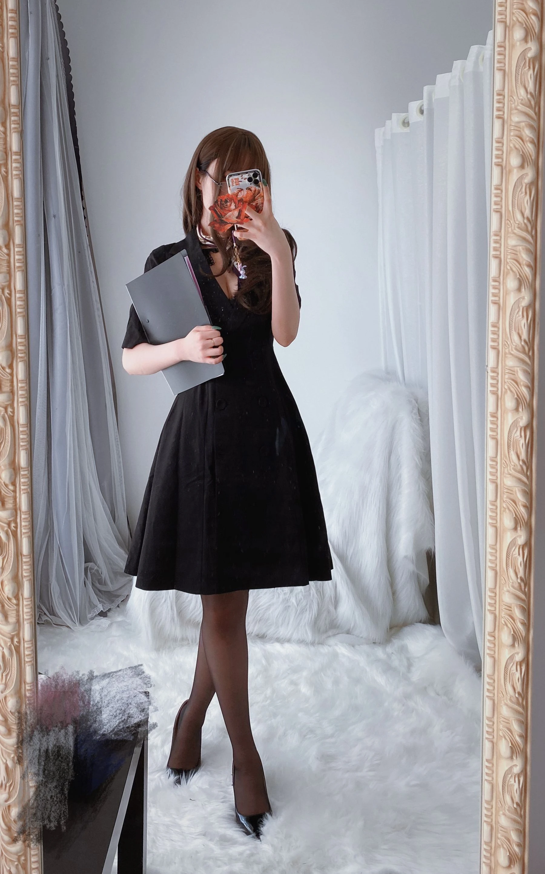 Coser小姐姐白银 – OL下的内衣-渣男图社