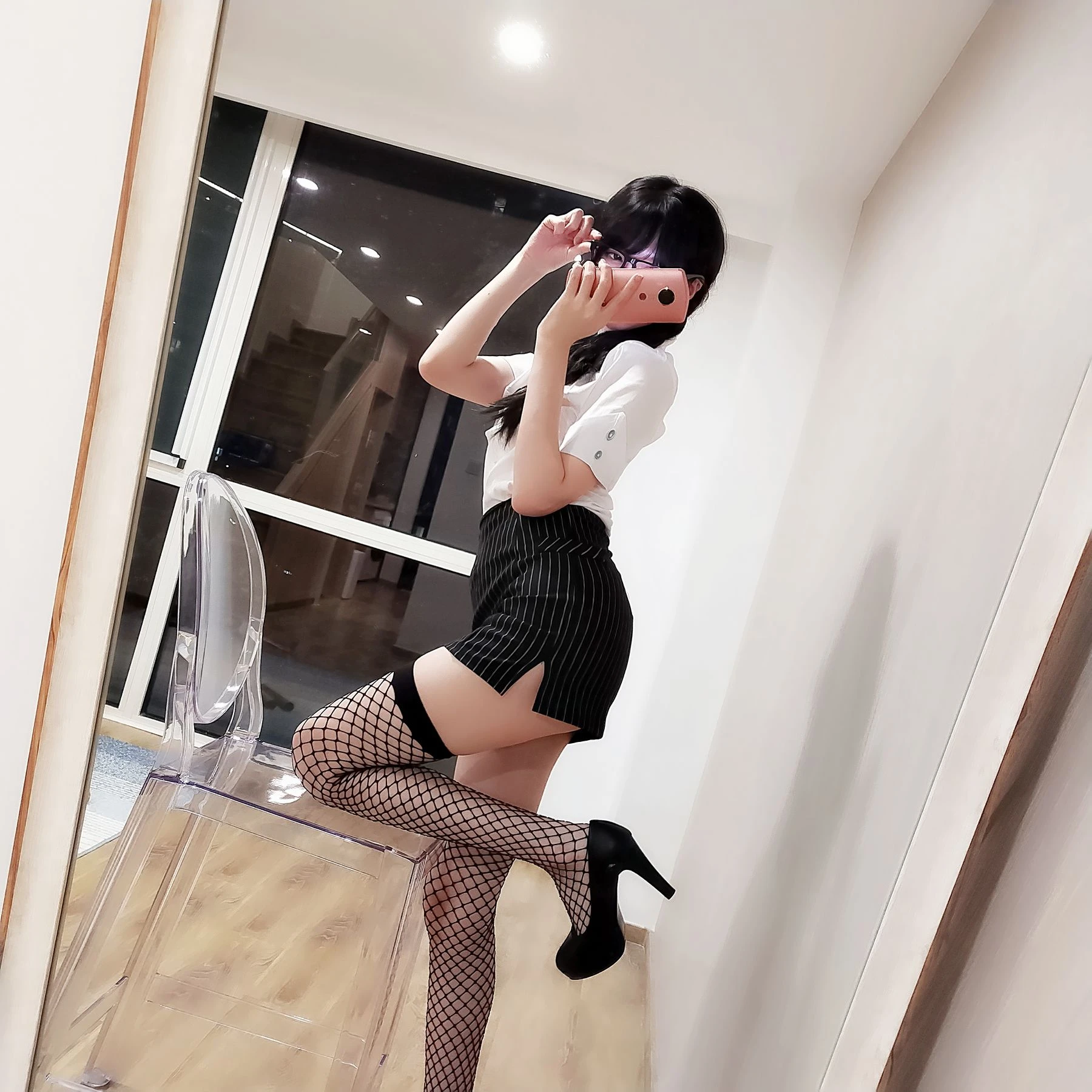 NAGISA魔物喵[fantia] – 黑丝网袜ol~~~-渣男图社