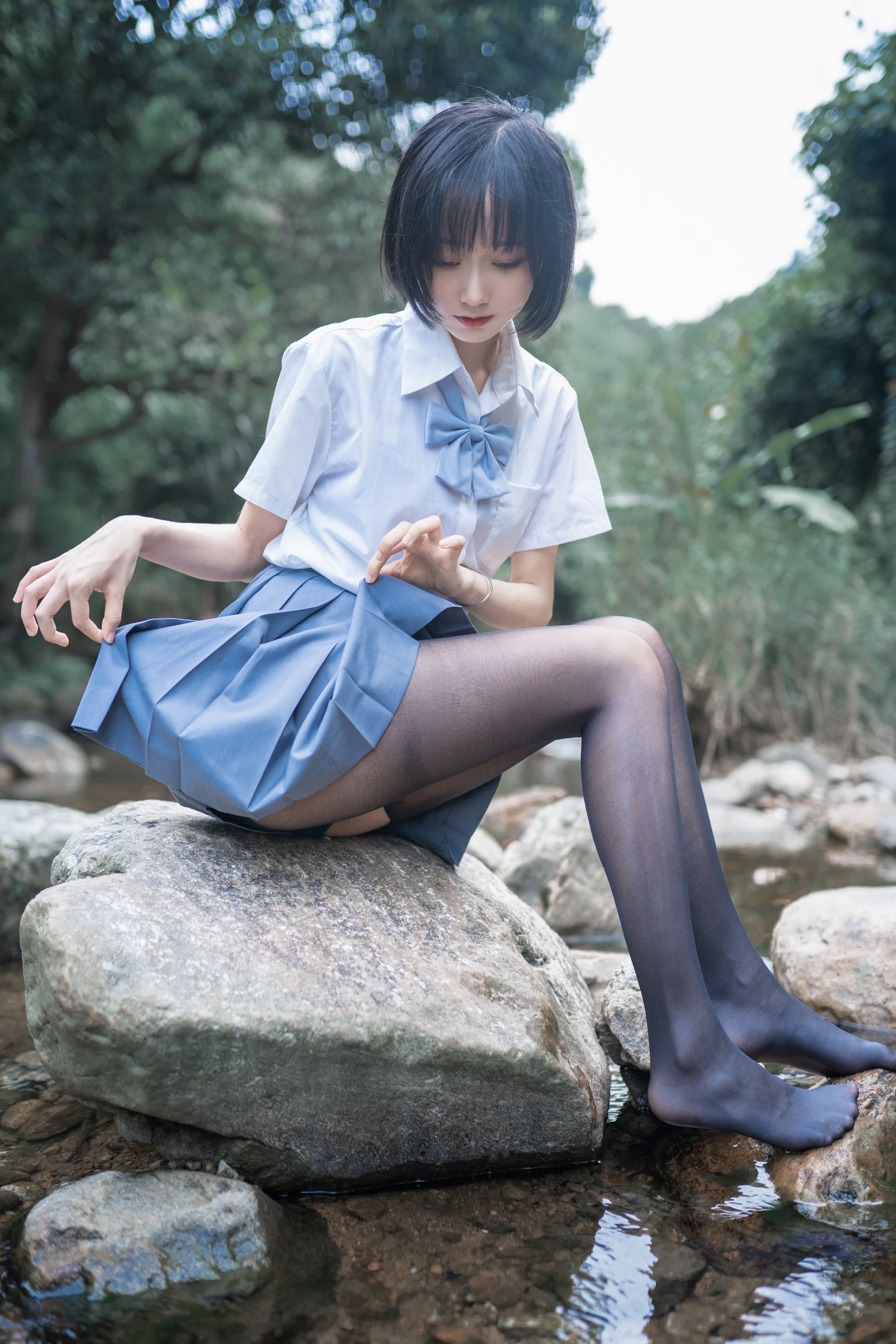 萌系小姐姐木绵绵OwO 水色溪边制服-渣男图社